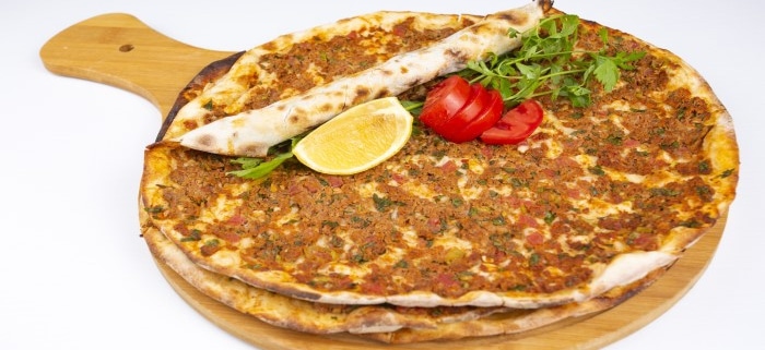 Lahmacun pizza turca