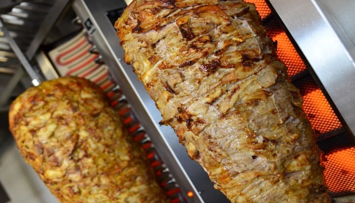pinchos de kebab asados